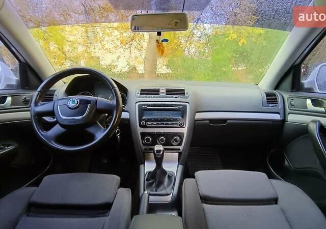 Шкода Октавия 2012 в Виннице на Automoto.ua Белый Шкода Октавия, объемом двигателя 1.6 л и пробегом 246 тыс. км за 7700 $, фото 4 на Automoto.ua