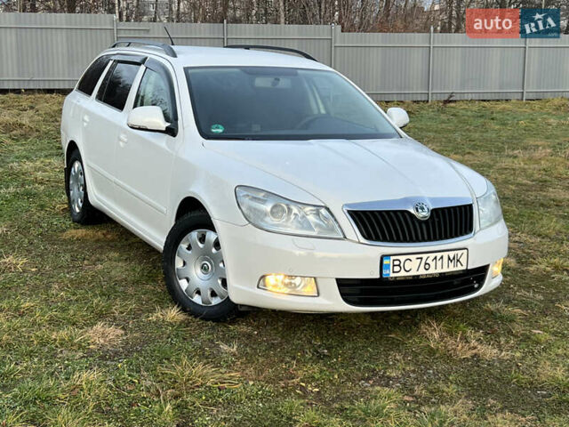 Білий Шкода Октавія, об'ємом двигуна 1.6 л та пробігом 257 тис. км за 7999 $, фото 4 на Automoto.ua
