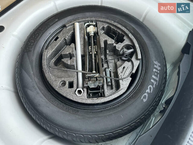 Белый Шкода Октавия, объемом двигателя 2 л и пробегом 239 тыс. км за 11900 $, фото 41 на Automoto.ua