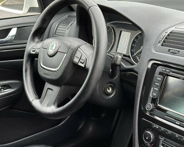 Белый Шкода Октавия, объемом двигателя 2 л и пробегом 217 тыс. км за 9999 $, фото 46 на Automoto.ua