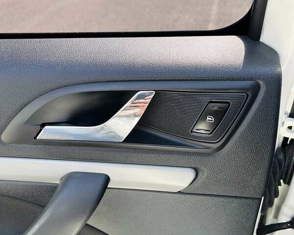Білий Шкода Октавія, об'ємом двигуна 1.6 л та пробігом 223 тис. км за 7500 $, фото 72 на Automoto.ua