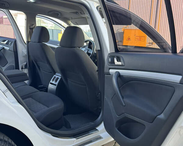 Белый Шкода Октавия, объемом двигателя 1.97 л и пробегом 256 тыс. км за 8550 $, фото 29 на Automoto.ua