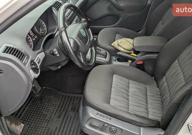 Белый Шкода Октавия, объемом двигателя 1.97 л и пробегом 275 тыс. км за 10200 $, фото 12 на Automoto.ua