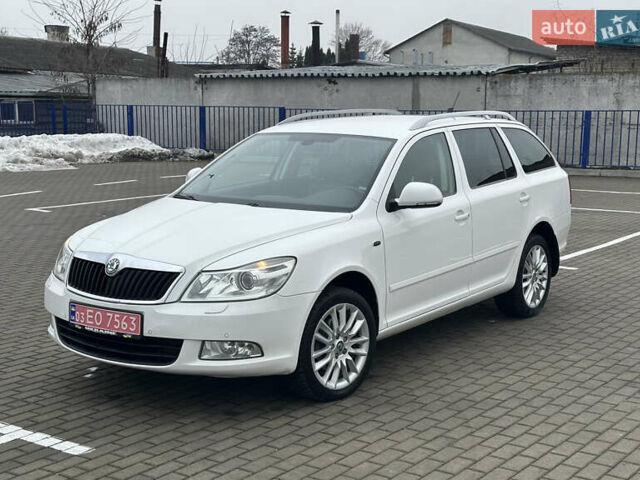 Белый Шкода Октавия, объемом двигателя 2 л и пробегом 239 тыс. км за 11900 $, фото 1 на Automoto.ua