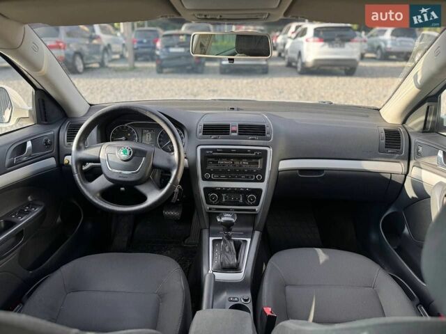 Білий Шкода Октавія, об'ємом двигуна 1.6 л та пробігом 268 тис. км за 7200 $, фото 19 на Automoto.ua