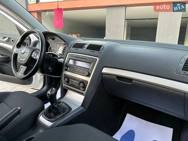 Белый Шкода Октавия, объемом двигателя 1.8 л и пробегом 169 тыс. км за 8600 $, фото 13 на Automoto.ua
