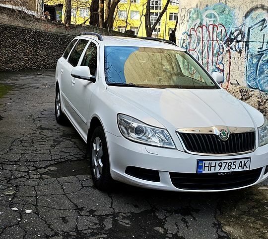 Белый Шкода Октавия, объемом двигателя 1.6 л и пробегом 25200 тыс. км за 7200 $, фото 4 на Automoto.ua