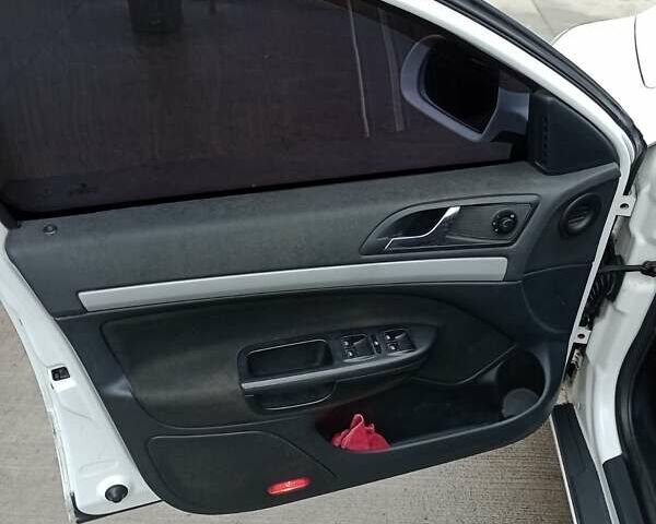 Белый Шкода Октавия, объемом двигателя 1.8 л и пробегом 254 тыс. км за 8200 $, фото 9 на Automoto.ua
