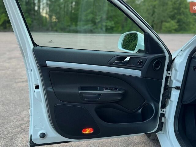 Білий Шкода Октавія, об'ємом двигуна 1.6 л та пробігом 212 тис. км за 8799 $, фото 18 на Automoto.ua