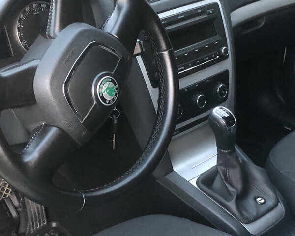 Білий Шкода Октавія, об'ємом двигуна 1.6 л та пробігом 307 тис. км за 8306 $, фото 34 на Automoto.ua