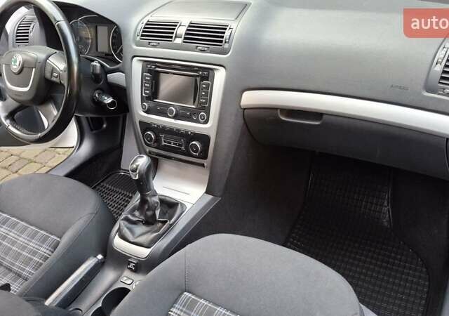 Білий Шкода Октавія, об'ємом двигуна 1.39 л та пробігом 197 тис. км за 7650 $, фото 19 на Automoto.ua