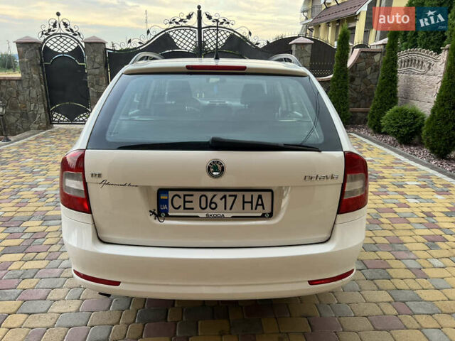 Белый Шкода Октавия, объемом двигателя 1.6 л и пробегом 302 тыс. км за 7999 $, фото 5 на Automoto.ua