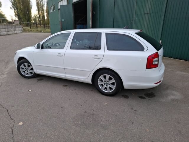 Белый Шкода Октавия, объемом двигателя 1.6 л и пробегом 240 тыс. км за 9200 $, фото 5 на Automoto.ua