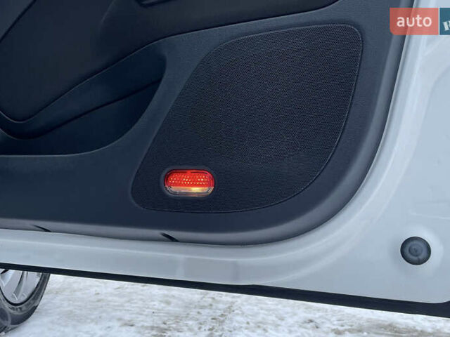 Белый Шкода Октавия, объемом двигателя 0 л и пробегом 155 тыс. км за 8499 $, фото 138 на Automoto.ua