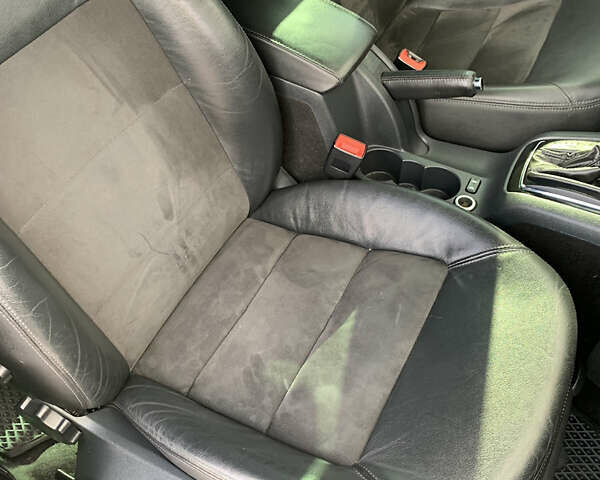 Білий Шкода Октавія, об'ємом двигуна 2 л та пробігом 246 тис. км за 12866 $, фото 20 на Automoto.ua