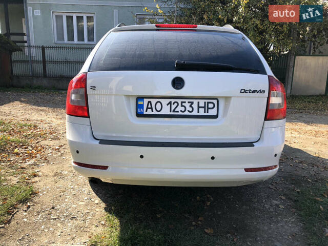 Білий Шкода Октавія, об'ємом двигуна 1.6 л та пробігом 307 тис. км за 8306 $, фото 41 на Automoto.ua