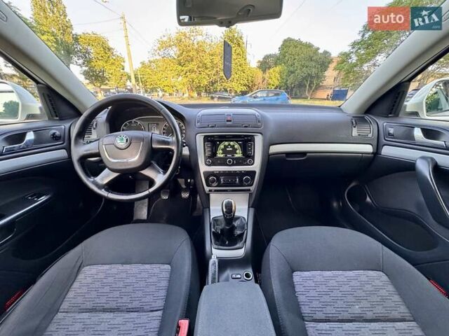 Белый Шкода Октавия, объемом двигателя 1.2 л и пробегом 167 тыс. км за 6999 $, фото 68 на Automoto.ua