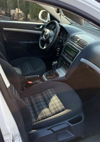Белый Шкода Октавия, объемом двигателя 1.6 л и пробегом 237 тыс. км за 8700 $, фото 10 на Automoto.ua