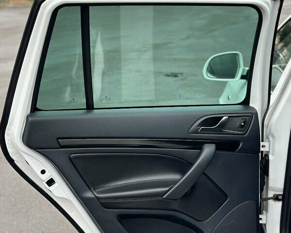 Белый Шкода Октавия, объемом двигателя 2 л и пробегом 217 тыс. км за 9999 $, фото 58 на Automoto.ua