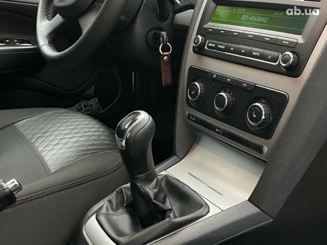 Белый Шкода Октавия, объемом двигателя 1.6 л и пробегом 253 тыс. км за 8390 $, фото 21 на Automoto.ua