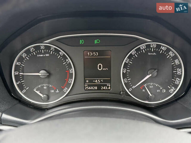 Білий Шкода Октавія, об'ємом двигуна 1.6 л та пробігом 256 тис. км за 8999 $, фото 21 на Automoto.ua