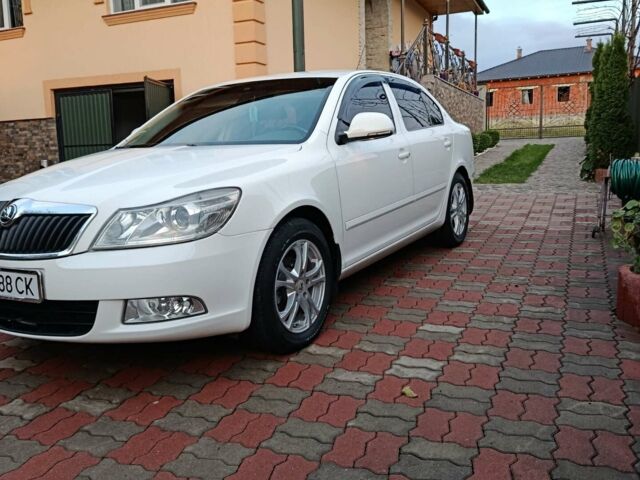 Белый Шкода Октавия, объемом двигателя 1.6 л и пробегом 201 тыс. км за 8350 $, фото 2 на Automoto.ua