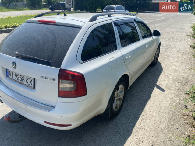 Білий Шкода Октавія, об'ємом двигуна 1.6 л та пробігом 225 тис. км за 7400 $, фото 6 на Automoto.ua