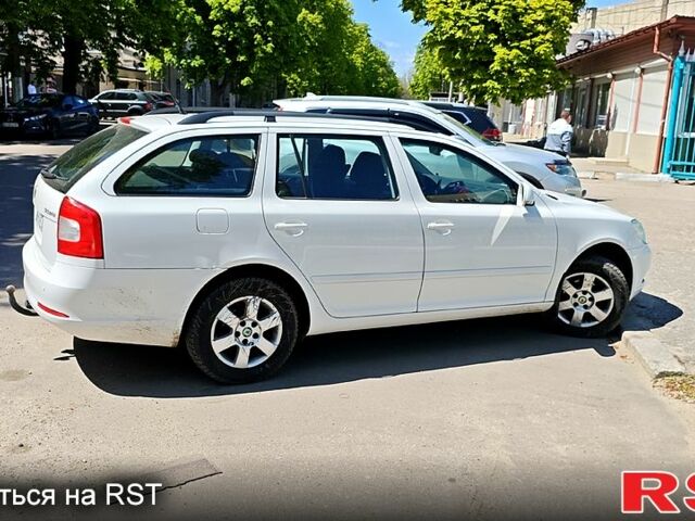 Белый Шкода Октавия, объемом двигателя 1.6 л и пробегом 253 тыс. км за 8000 $, фото 2 на Automoto.ua