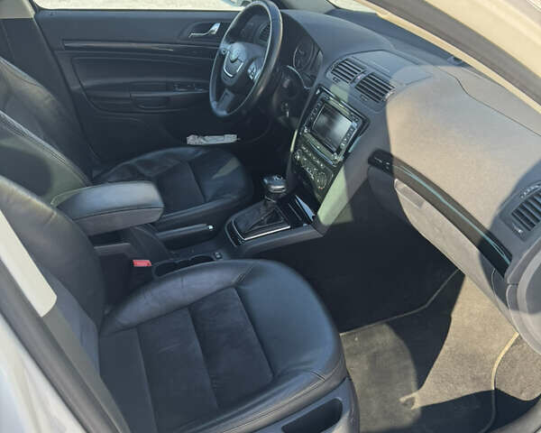 Белый Шкода Октавия, объемом двигателя 1.97 л и пробегом 227 тыс. км за 10500 $, фото 14 на Automoto.ua