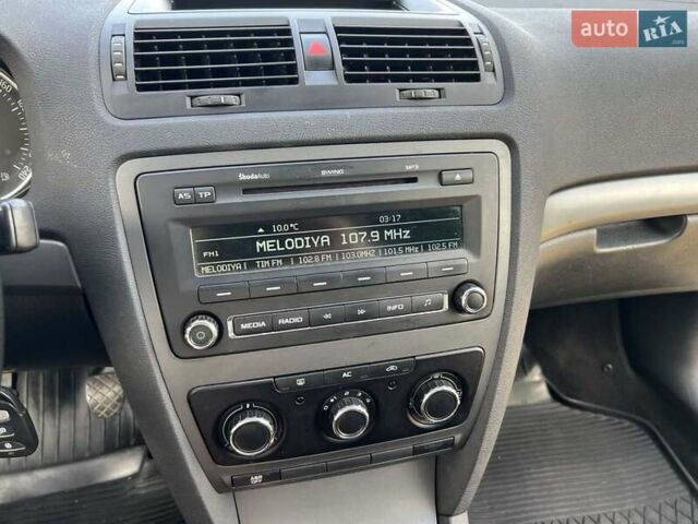 Белый Шкода Октавия, объемом двигателя 1.6 л и пробегом 270 тыс. км за 6700 $, фото 7 на Automoto.ua