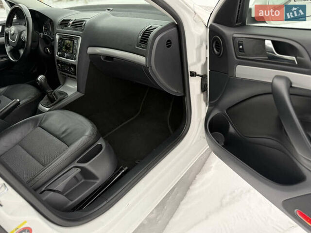 Білий Шкода Октавія, об'ємом двигуна 1.6 л та пробігом 256 тис. км за 8999 $, фото 38 на Automoto.ua