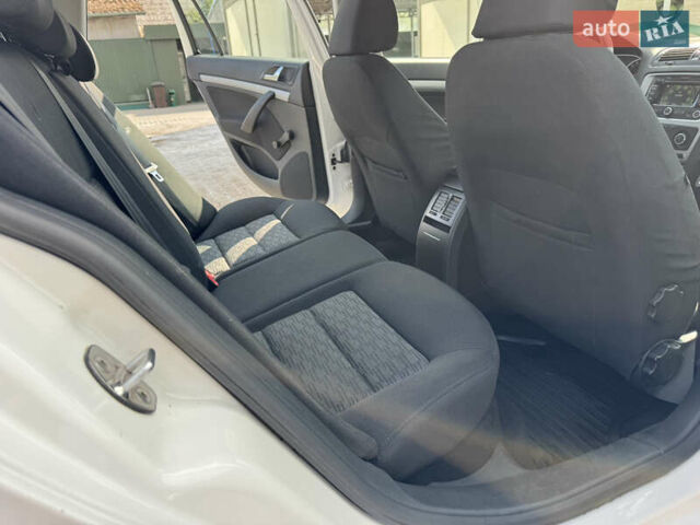 Білий Шкода Октавія, об'ємом двигуна 1.6 л та пробігом 272 тис. км за 7600 $, фото 47 на Automoto.ua