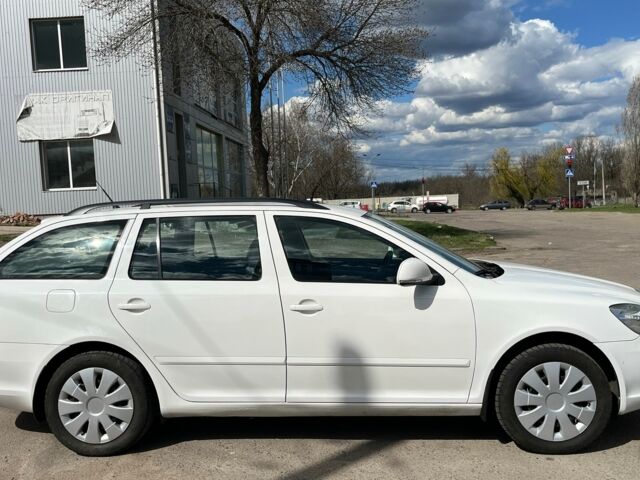 Білий Шкода Октавія, об'ємом двигуна 16 л та пробігом 214 тис. км за 8500 $, фото 4 на Automoto.ua