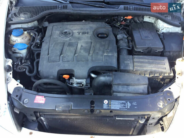 Білий Шкода Октавія, об'ємом двигуна 1.6 л та пробігом 282 тис. км за 7200 $, фото 19 на Automoto.ua