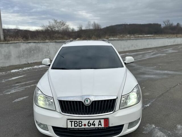 Білий Шкода Октавія, об'ємом двигуна 1.6 л та пробігом 268 тис. км за 8100 $, фото 1 на Automoto.ua