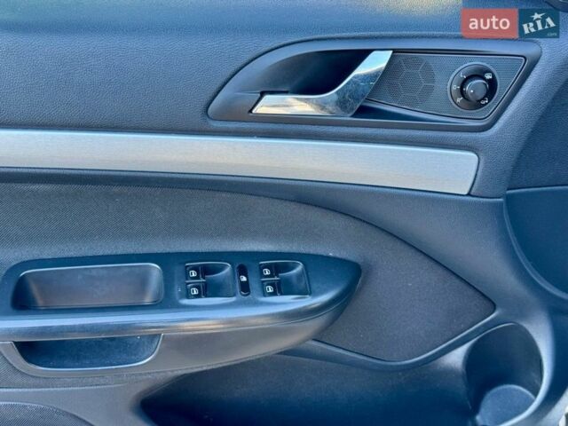 Белый Шкода Октавия, объемом двигателя 2 л и пробегом 258 тыс. км за 10800 $, фото 12 на Automoto.ua