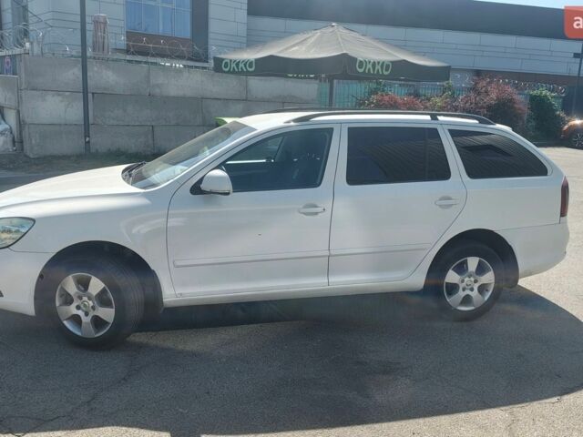 Білий Шкода Октавія, об'ємом двигуна 1.6 л та пробігом 270 тис. км за 5600 $, фото 1 на Automoto.ua