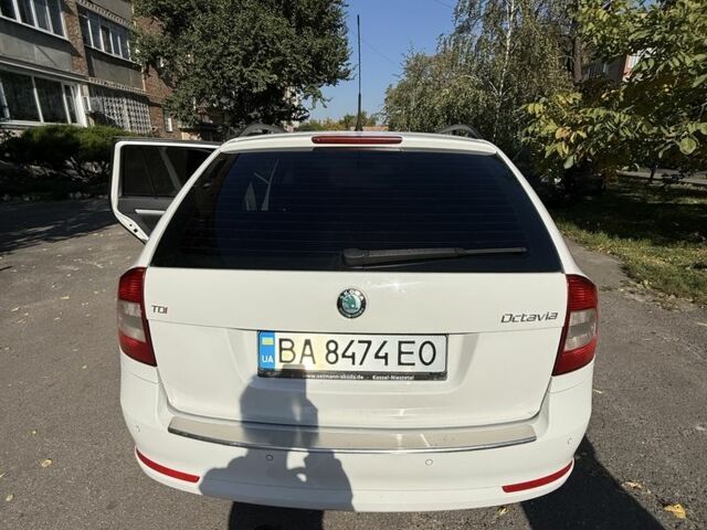 Белый Шкода Октавия, объемом двигателя 2 л и пробегом 214 тыс. км за 9532 $, фото 18 на Automoto.ua