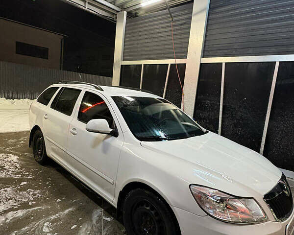 Белый Шкода Октавия, объемом двигателя 1.97 л и пробегом 331 тыс. км за 7999 $, фото 3 на Automoto.ua