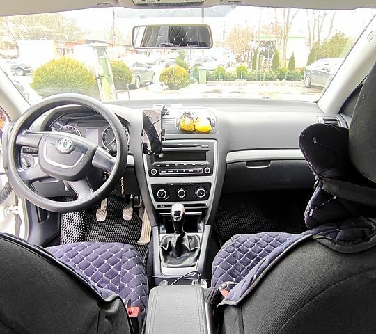 Белый Шкода Октавия, объемом двигателя 1.6 л и пробегом 25200 тыс. км за 7200 $, фото 9 на Automoto.ua