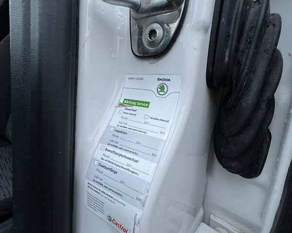 Белый Шкода Октавия, объемом двигателя 1.6 л и пробегом 245 тыс. км за 8200 $, фото 45 на Automoto.ua