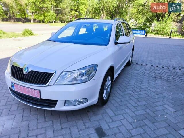 Белый Шкода Октавия, объемом двигателя 1.8 л и пробегом 265 тыс. км за 7500 $, фото 2 на Automoto.ua