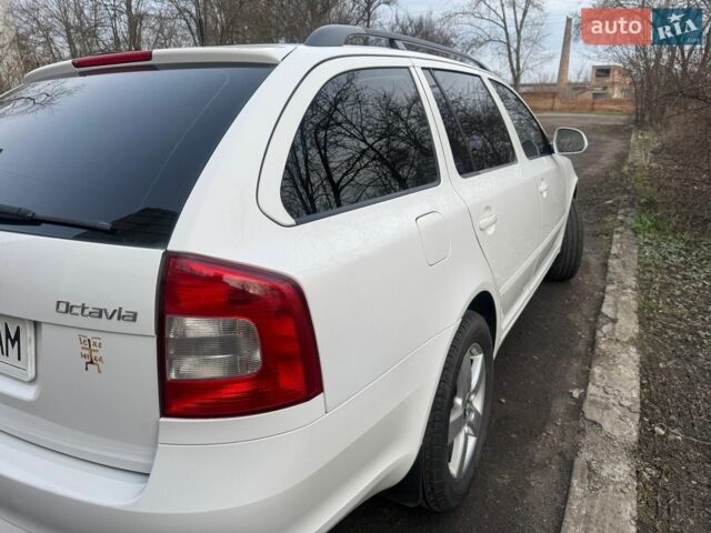 Белый Шкода Октавия, объемом двигателя 1.6 л и пробегом 225 тыс. км за 8400 $, фото 1 на Automoto.ua