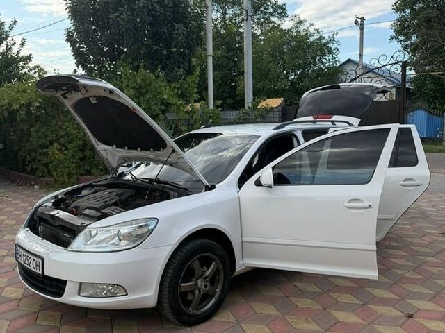 Белый Шкода Октавия, объемом двигателя 1.6 л и пробегом 320 тыс. км за 8199 $, фото 53 на Automoto.ua
