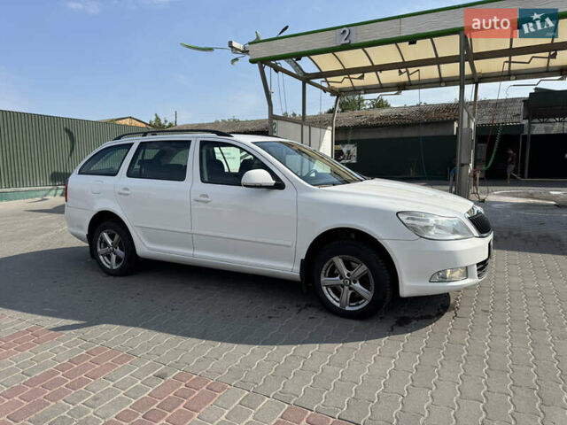 Білий Шкода Октавія, об'ємом двигуна 1.6 л та пробігом 272 тис. км за 7600 $, фото 24 на Automoto.ua