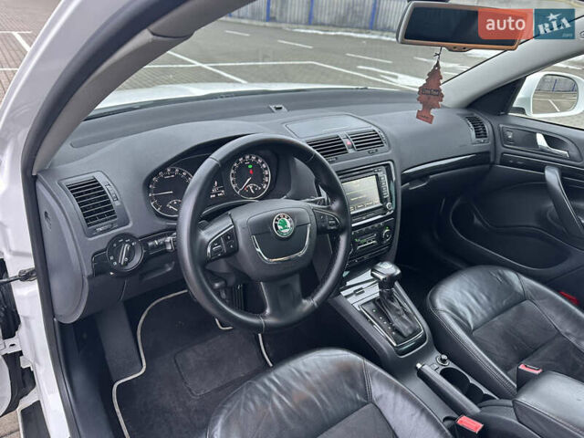 Белый Шкода Октавия, объемом двигателя 2 л и пробегом 239 тыс. км за 11900 $, фото 17 на Automoto.ua