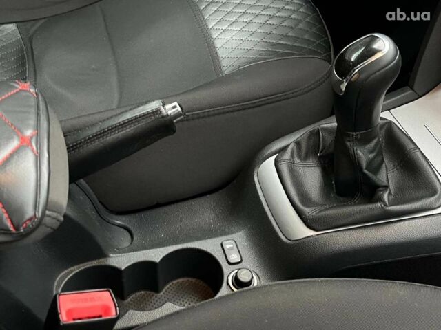 Белый Шкода Октавия, объемом двигателя 1.6 л и пробегом 253 тыс. км за 8390 $, фото 18 на Automoto.ua