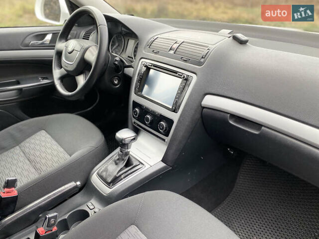 Белый Шкода Октавия, объемом двигателя 1.6 л и пробегом 239 тыс. км за 8650 $, фото 11 на Automoto.ua