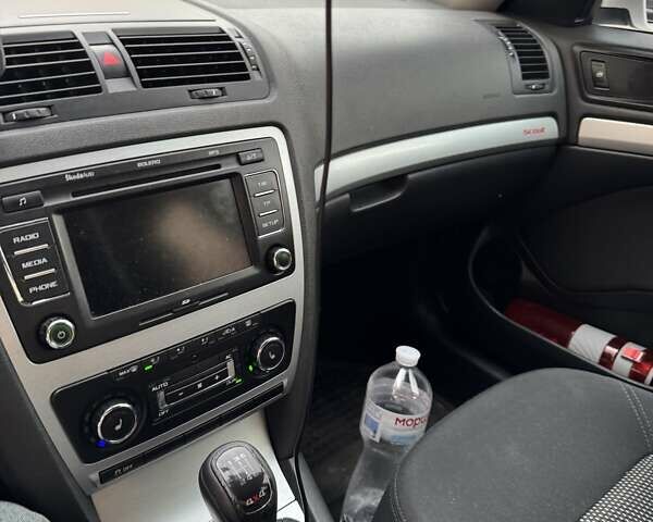 Белый Шкода Октавия, объемом двигателя 1.8 л и пробегом 220 тыс. км за 9499 $, фото 5 на Automoto.ua