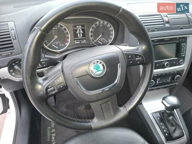 Білий Шкода Октавія, об'ємом двигуна 1.6 л та пробігом 239 тис. км за 9200 $, фото 15 на Automoto.ua